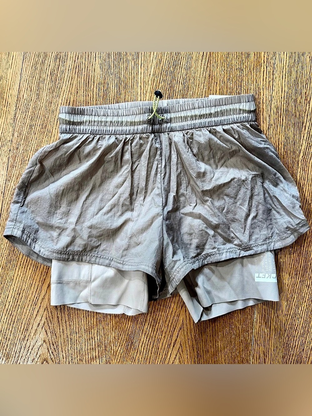 H&M Hot Short 4" Athletic Shorts in taupe Size Small NWT